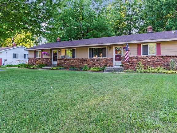 3rd image of 2549 Briarwood Dr