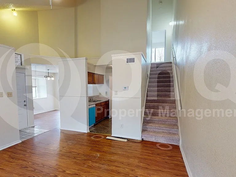 732 Versailles St — Photo 10