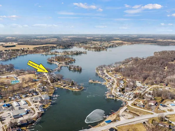 280 Ln 207 Hamilton Lake, Hamilton, IN 46742