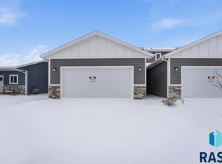 6207 S Hunt Pl, Sioux Falls, SD 57106