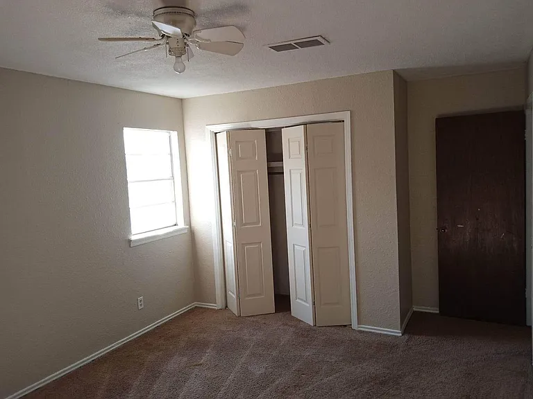 616 Briarwood Ln — Photo 11