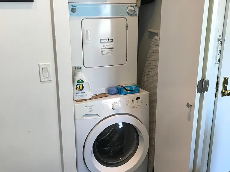 31 Bethune St #4R — Photo 7