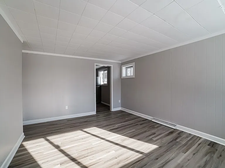 1392523_017_living_room_13504507.jpg