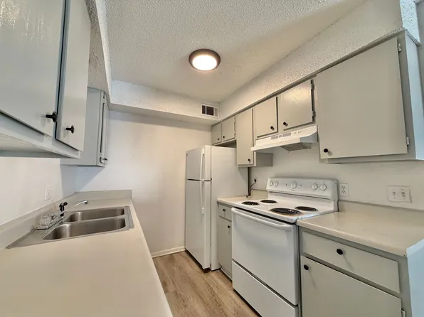 Kentucky Pine Apartments, 5804 S Harvey Ave #5804A, Oklahoma City, OK 73109