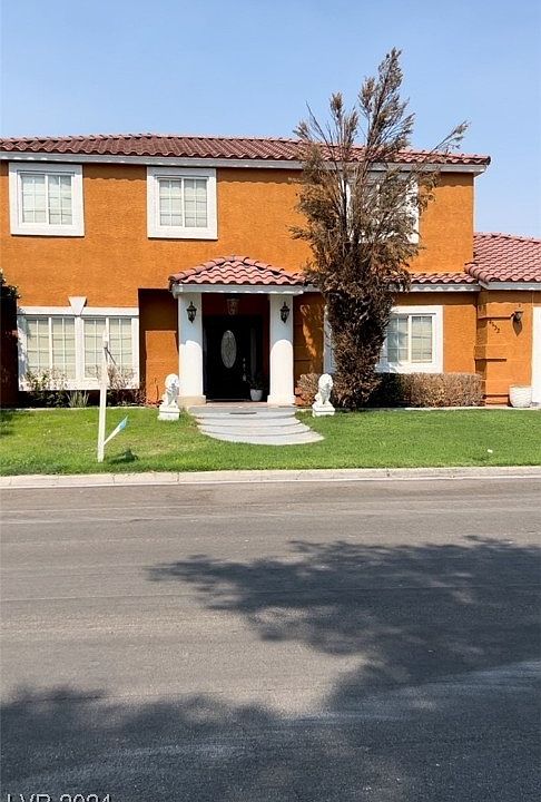 1st image of 4652 E Chicago Ave