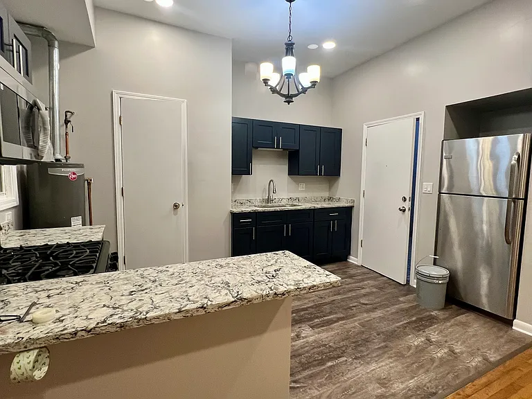 1839 W Cermak Rd #3R — Photo 2