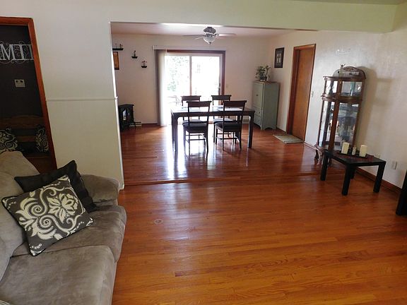 2nd image of 301 E Shady Ln