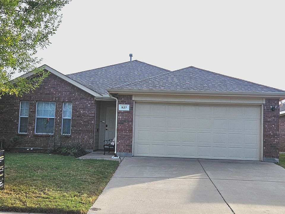 1st image of 927 Pinebrook Dr
