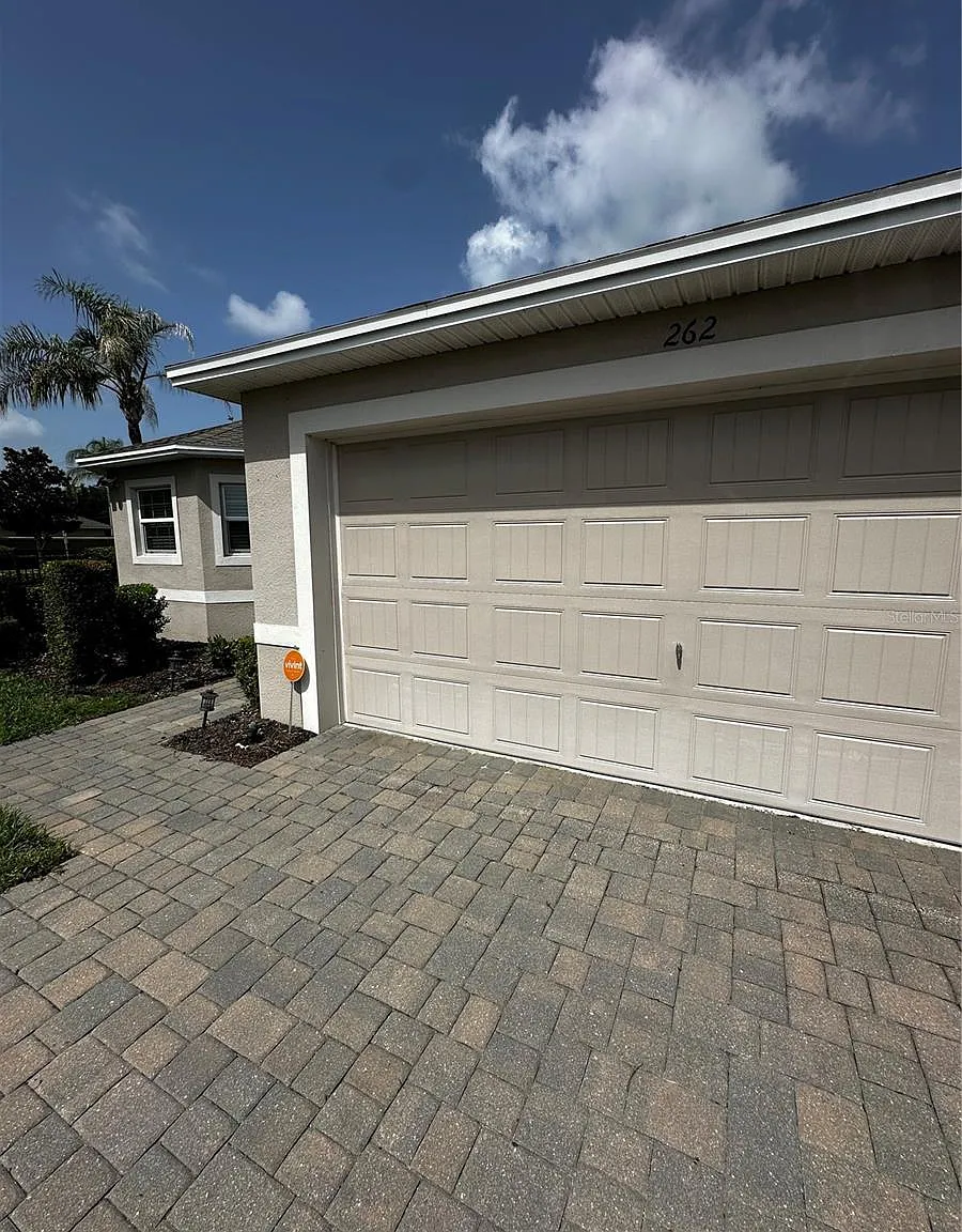 4 bed, 2.0 bath, 1811 sqft, $2,600 — Photo 4