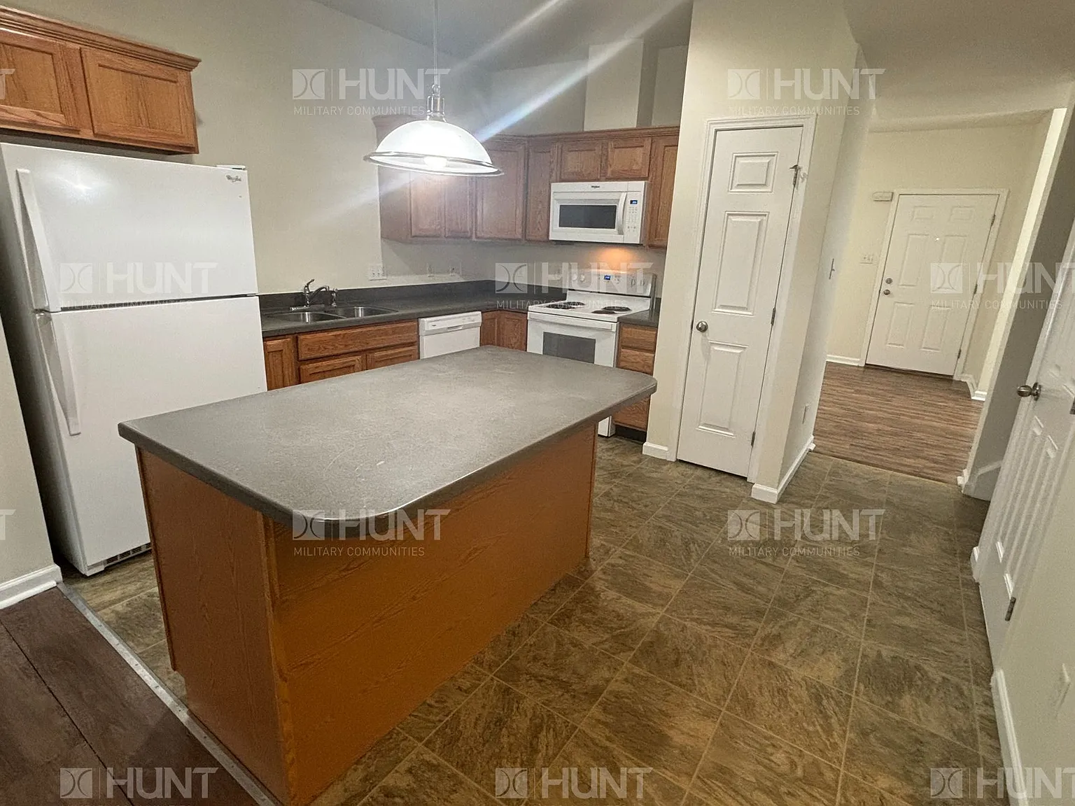 3 bed, 2.5 bath, 1692 sqft, $3,400 — Photo 3