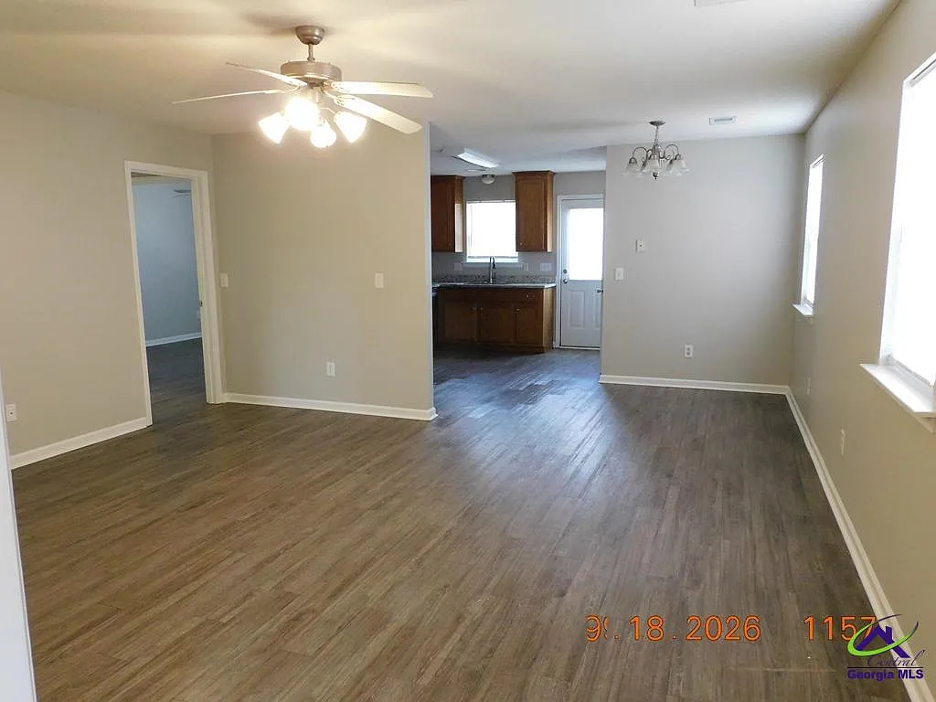 3 bed, 2.0 bath, 1185 sqft, $1,450 — Photo 2