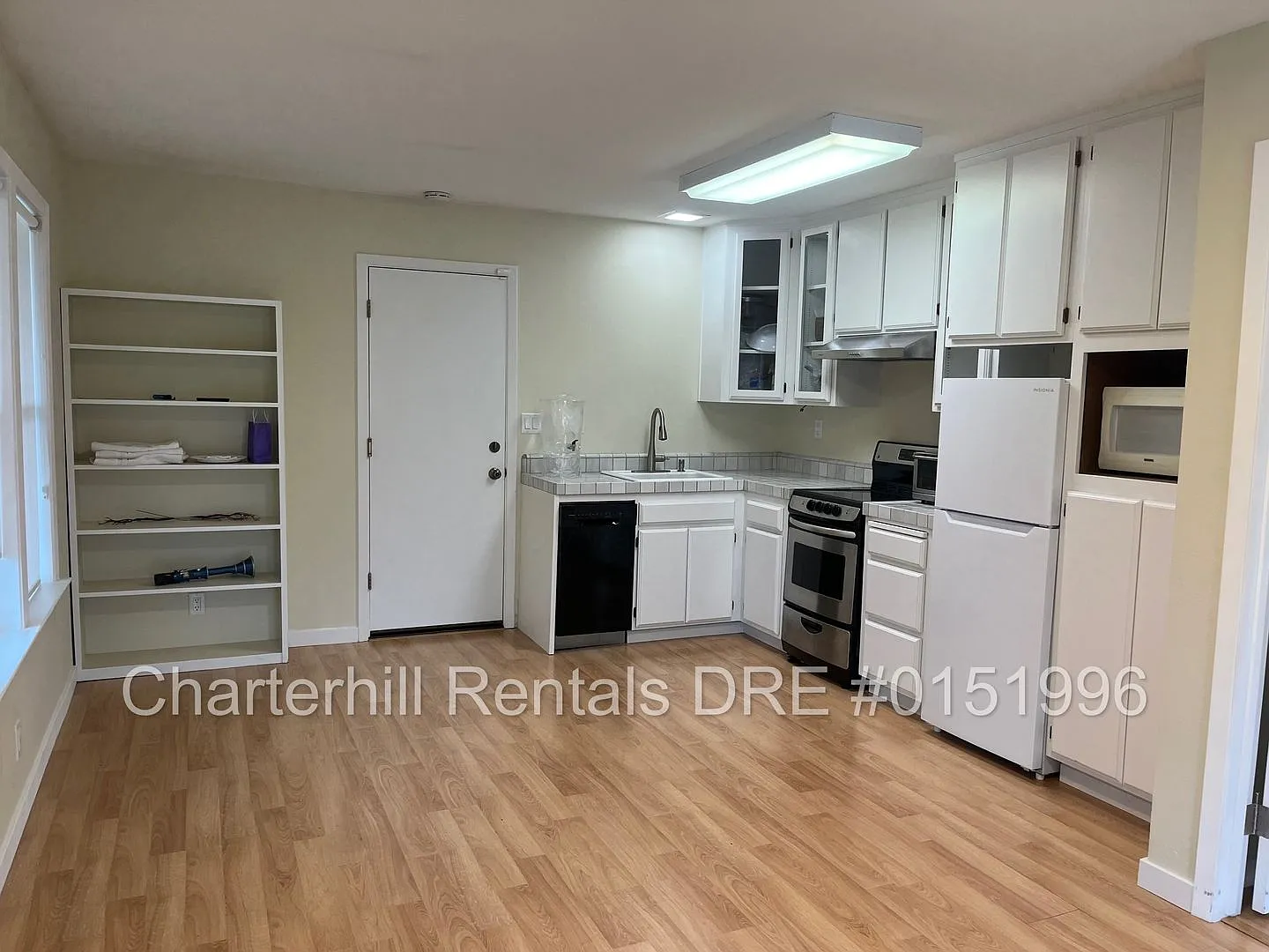 Beautiful granny unit in the Bennett Valley area - rent includes PG&E and water — Photo 3