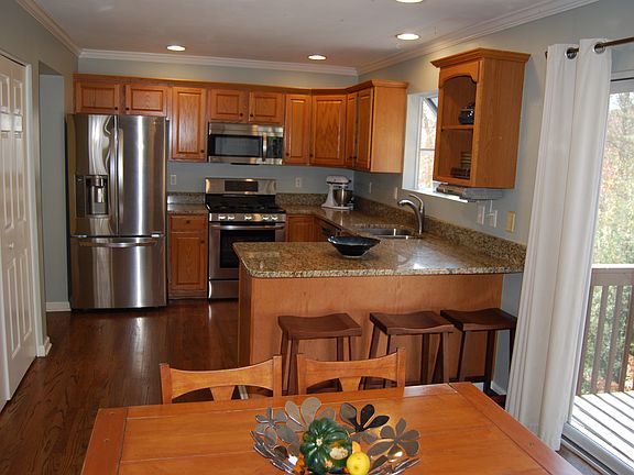 Kitchen Opens to Eating Area