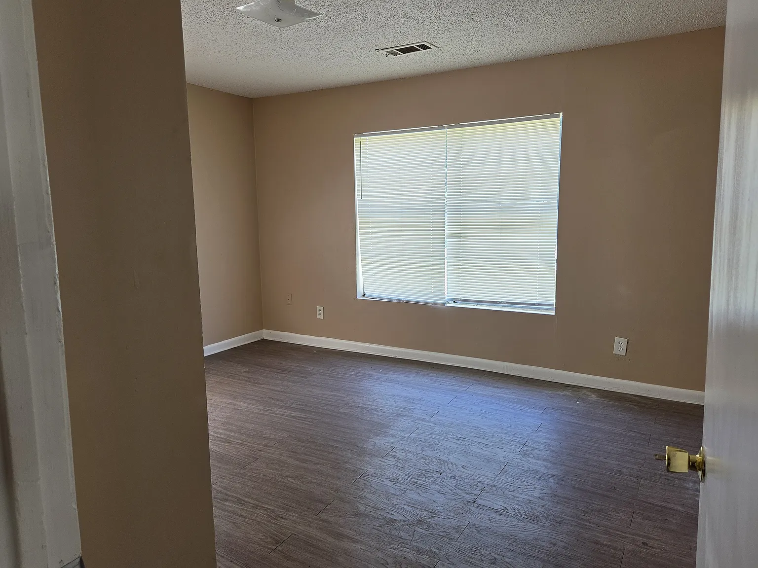 3 bed, 1239 sqft, $950 — Photo 4