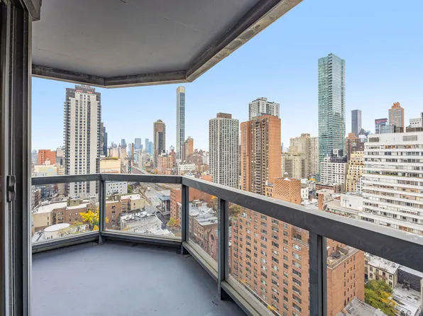 200 East 61st Street image 12 of 17