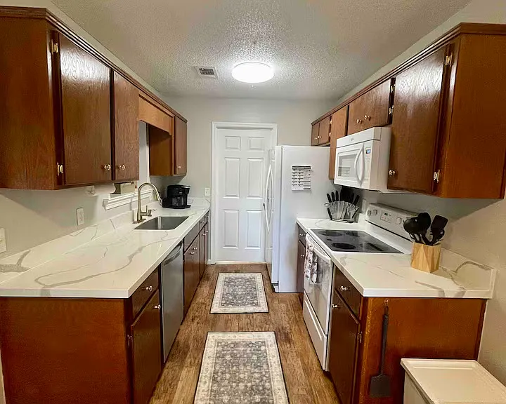 37 Rose Hill Dr — Photo 2