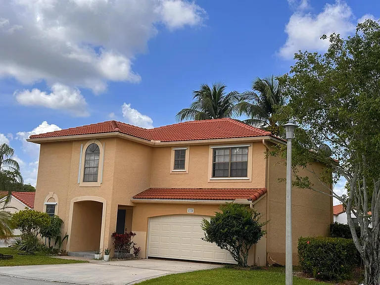 1728 Shoreside Cir — Photo 3