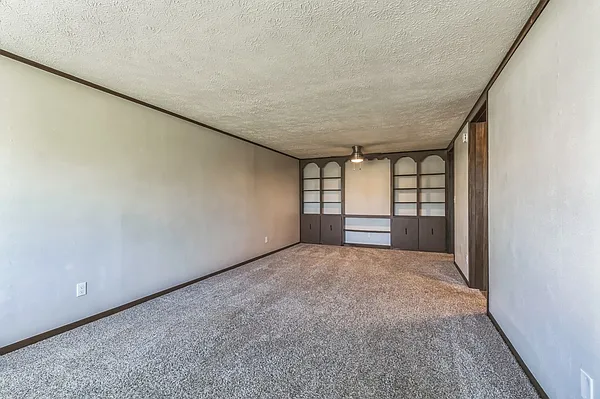 Ellacott Parkway Apartments — Photo 62