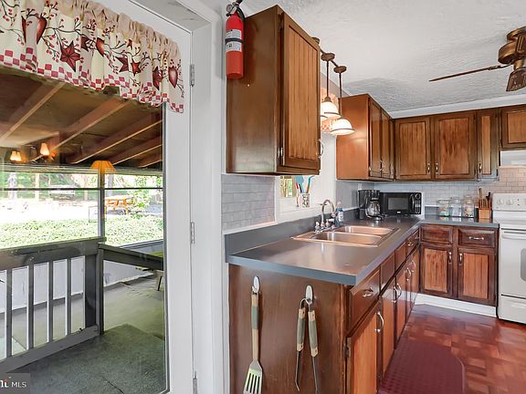 4th image of 2699 Marjis Ln