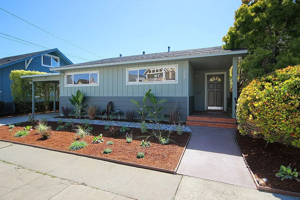 223 2nd Ave photo 1