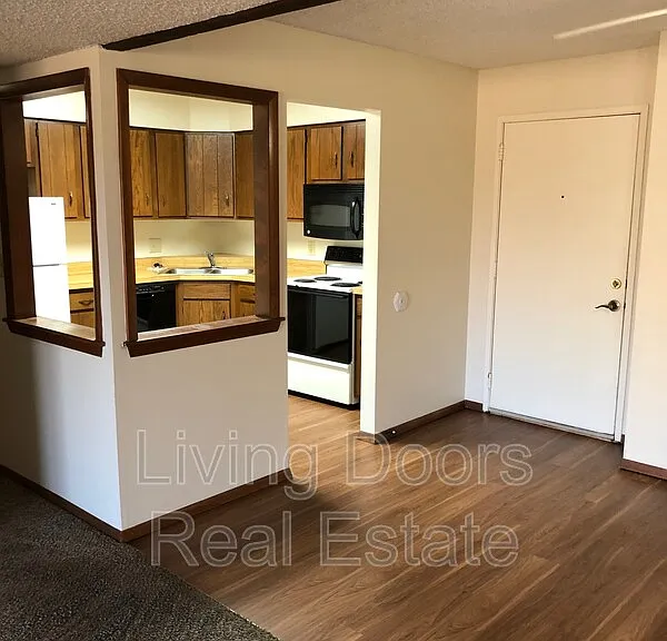 1935 N Lincoln Ave #104 — Photo 4