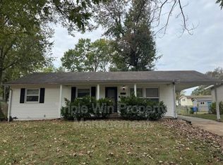 220 Falcon Dr, Florissant, MO 63031
