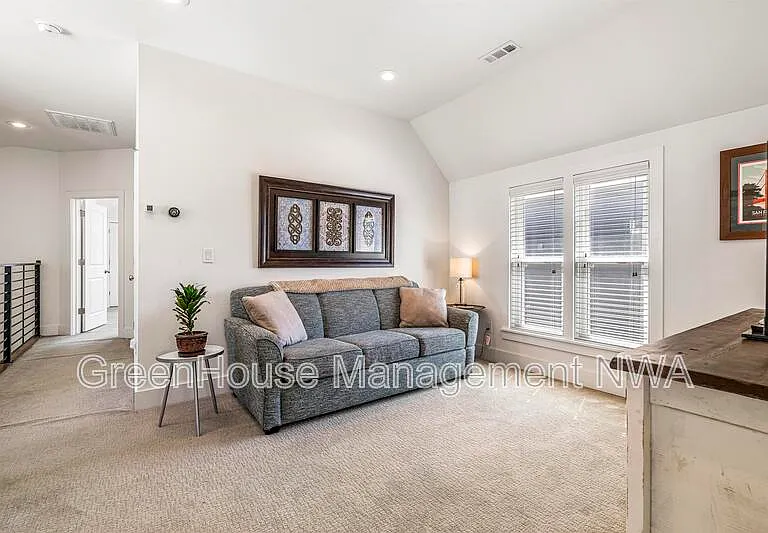 636 SW B St — Photo 22
