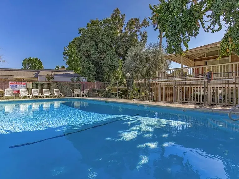 Laurel Glen — Photo 16