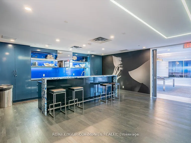 9471 Yonge St #230 — Photo 27