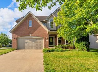 1143 Polo Dr, South Lyon, MI 48178