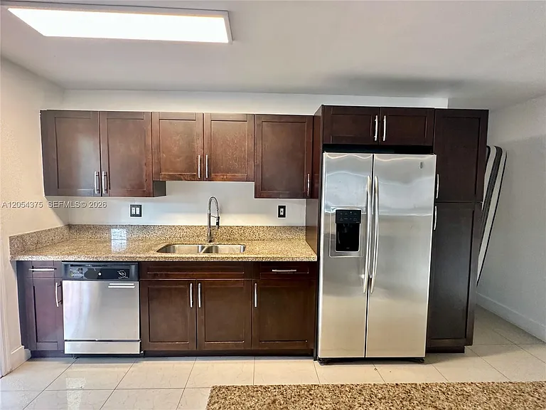 1548 SW 5th Pl #1 — Photo 6