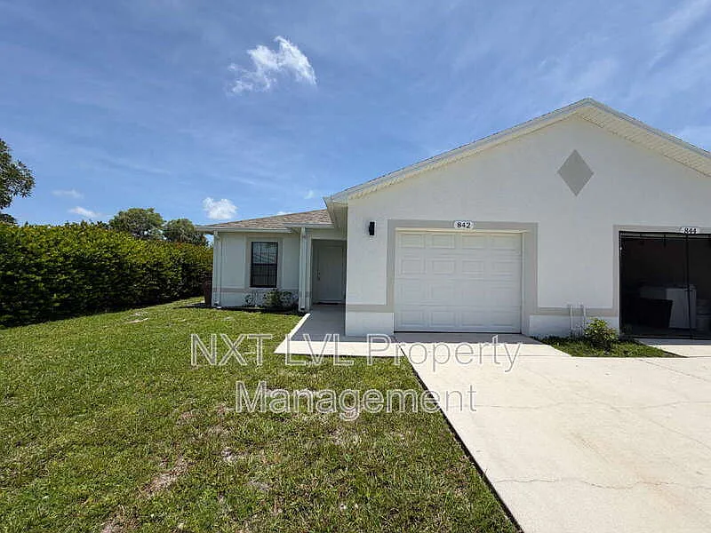 3 bed, 2.0 bath, 1209 sqft, $1,595 — Photo 2