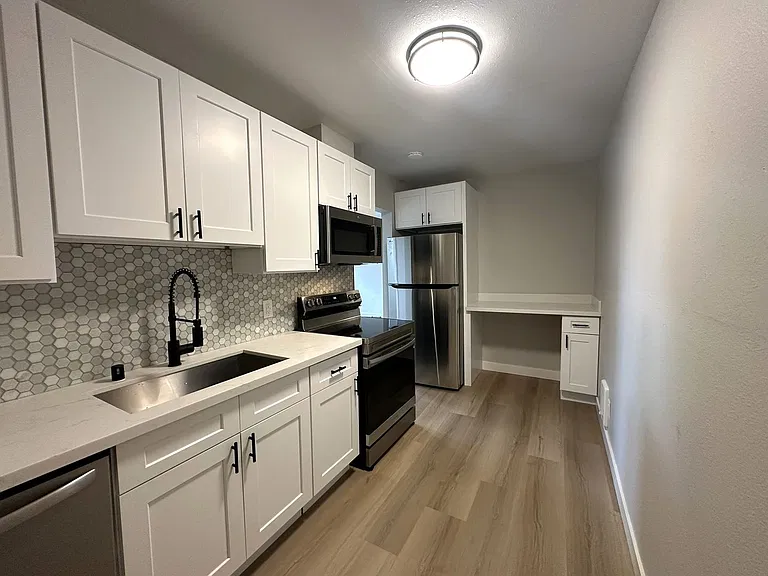 2317 Grand- 5 Unit — Photo 1