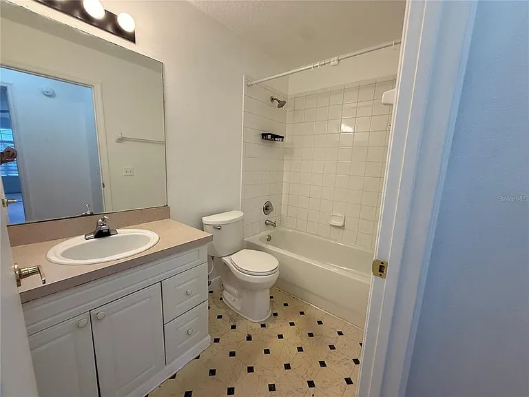 527 Caribbean Dr #B — Photo 6