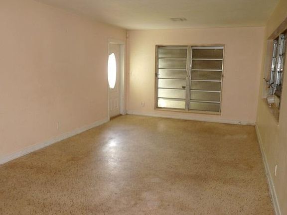 4th image of 1216 Tropical Dr