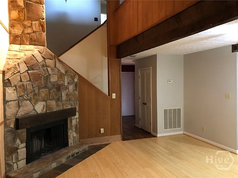 174 Woodstone Dr — Photo 2
