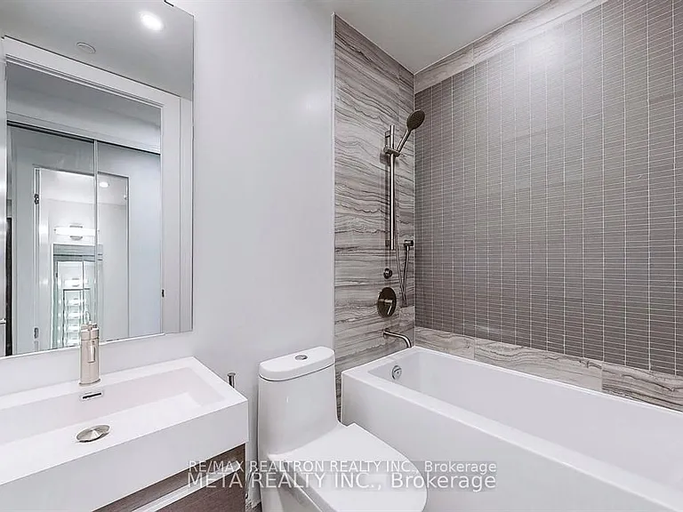 39 Roehampton Ave #4301 — Photo 18