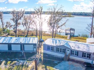 165 Walker Dr, Interlachen, FL 32148