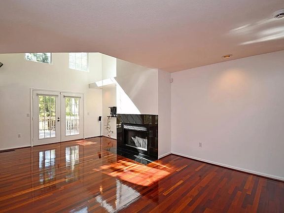 3rd image of 197 Centerbury Ct