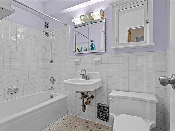 5th image of 301 E 48th St APT 4C