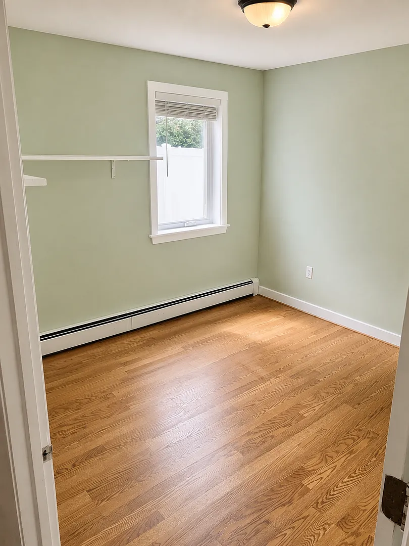 246 Howard st 3 bed 1 bath — Photo 4