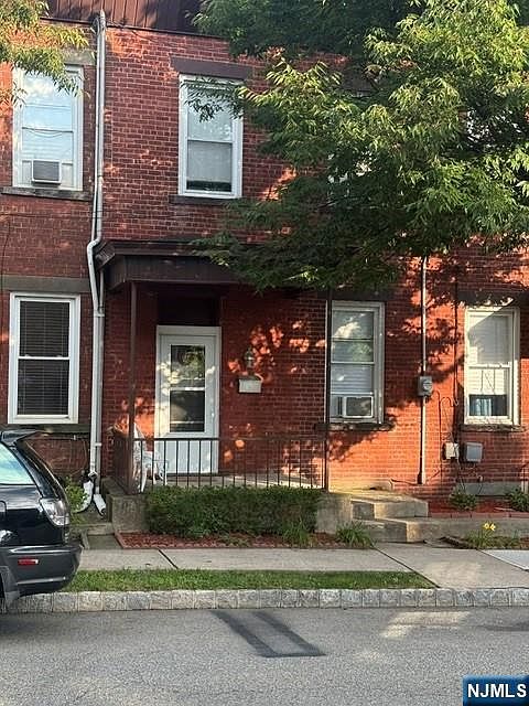 1st image of 421 4th St