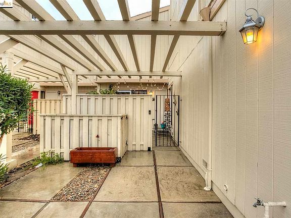 5th image of 1205 Marina Cir
