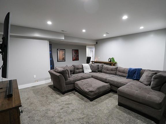 5th image of 2901 Hayfield Ln