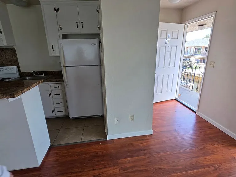 4033 Hamilton Ave #E7 — Photo 3