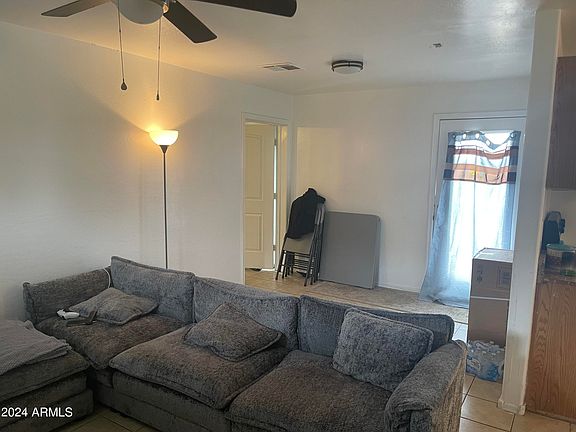 3rd image of 33147 W VAN BUREN Street