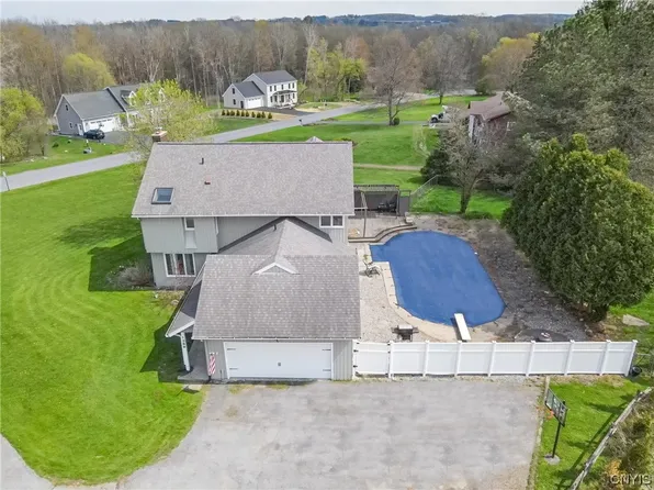 1389 Coach Rd, Skaneateles, NY 13152