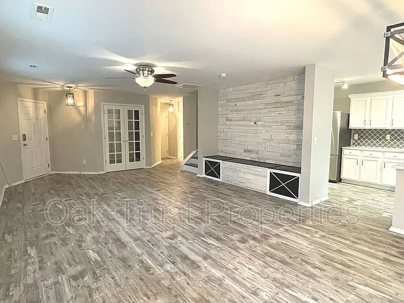 3 bed, 2.5 bath, 1910 sqft, $2,300 — Photo 4