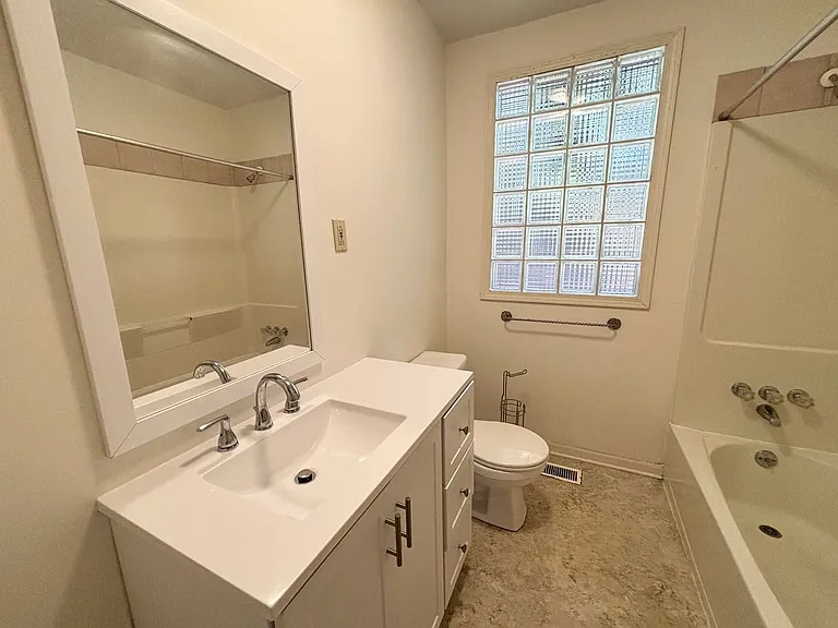2944 Hope Ave — Photo 5