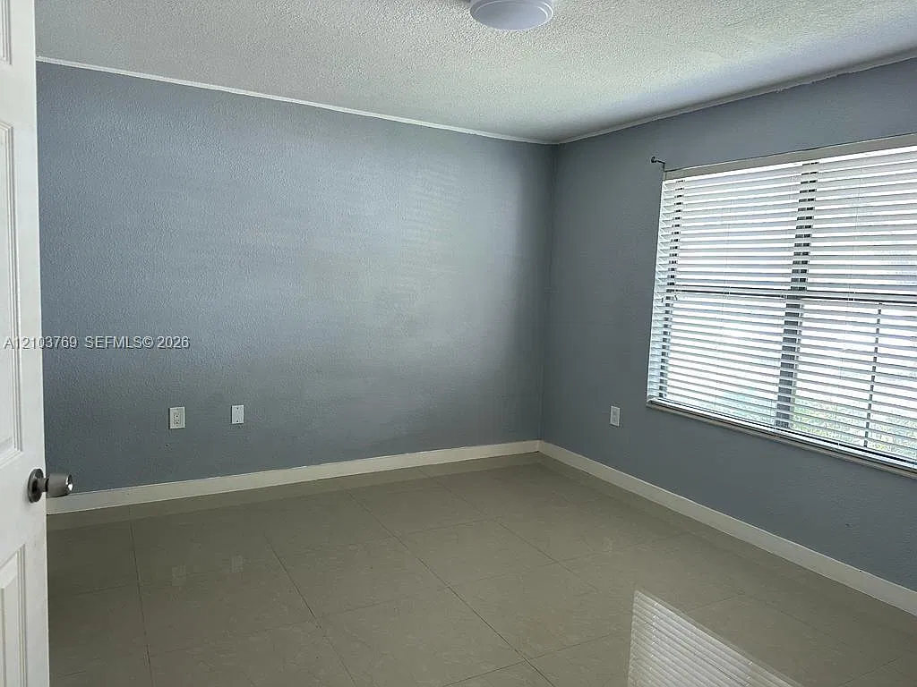 Biscayne Beach Club Condo — Photo 4